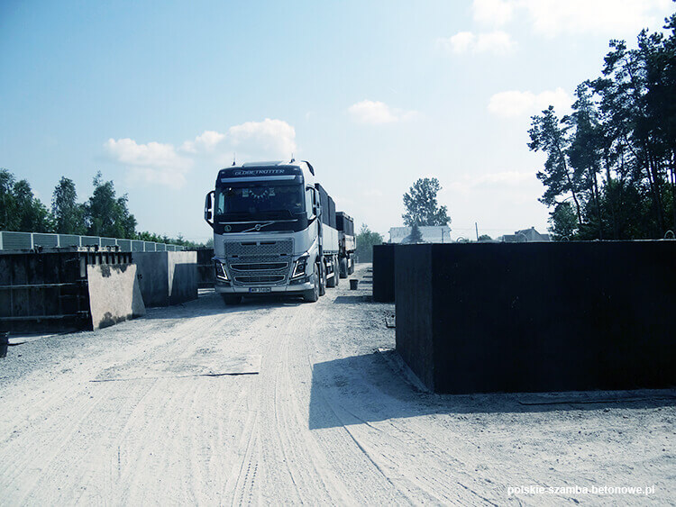 Transport szamb betonowych  w Jastarni